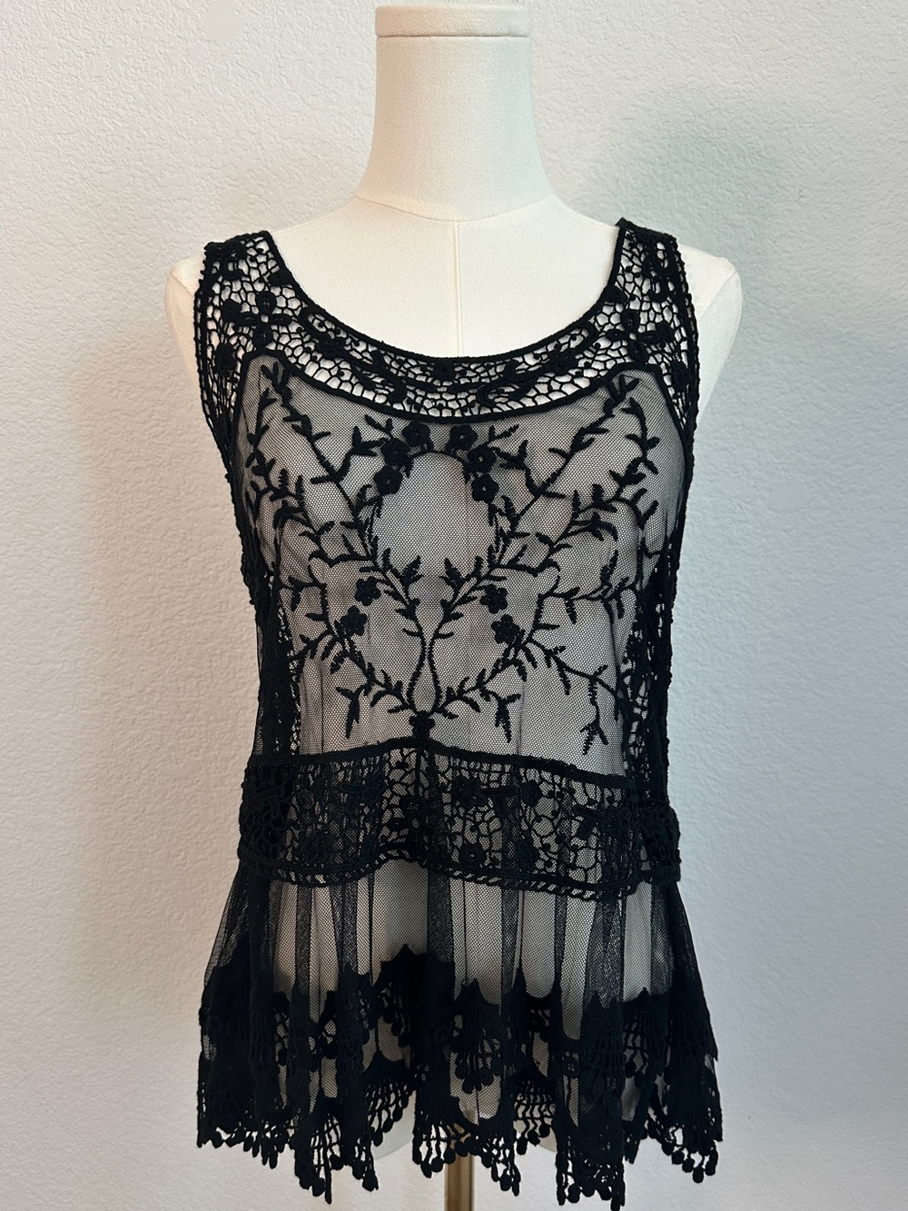 Express Black Floral Lace Mesh Peplum Tank Top NWT Size Medium